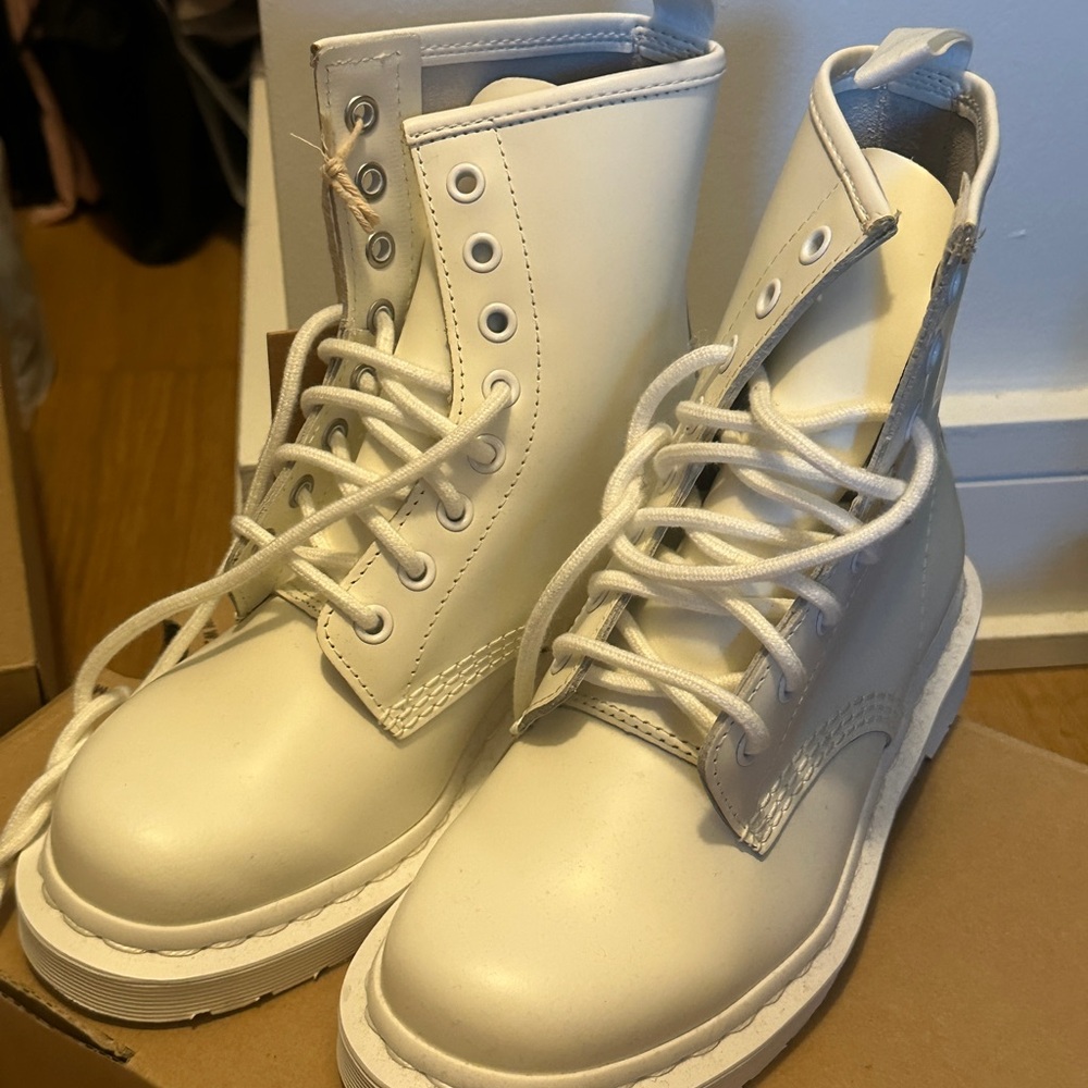 Dr. Martens Kids White Lace-Up Boots
